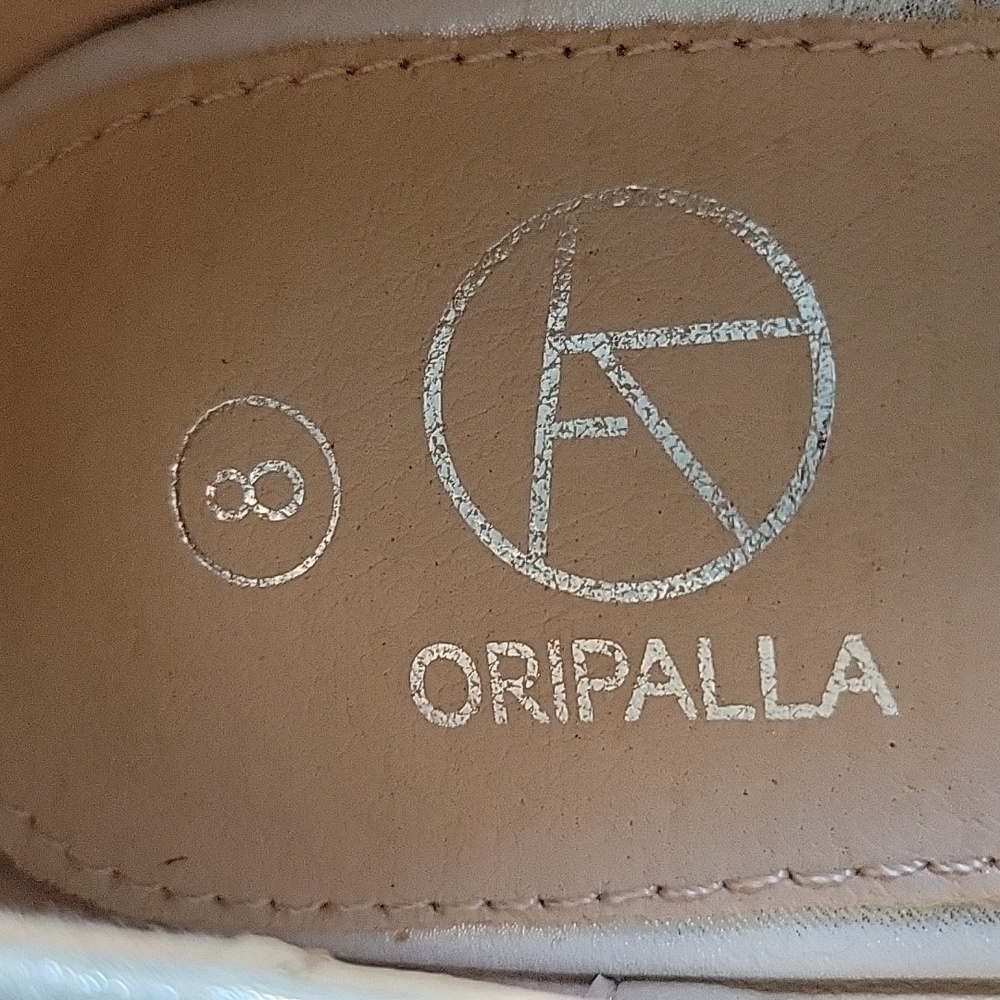 NWOT Oripalla silver pumps - Picture 9 of 9